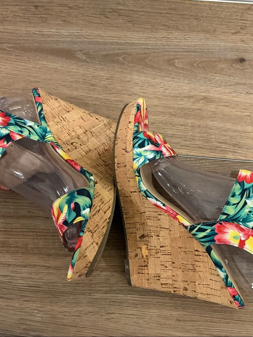 Jessica Simpson Jeisha Hawaiian Floral-Print wedge sandals, size 8.5